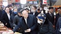 오호선 중부국세청장, '설 맞이' 아동양육시설 전통시장 방문