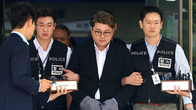 가수 김호중 '음주 뺑소니' 보름 만에 구속…