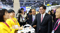 박형준 부산시장, CES 2025서 부산 기업 투자 유치 지원