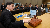 [이슈체크] 집값·환율 우려에 금리 3연속 동결?...오늘 한은 금통위